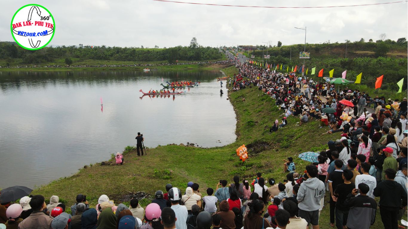 Đua Thuyền Sơn Hòa