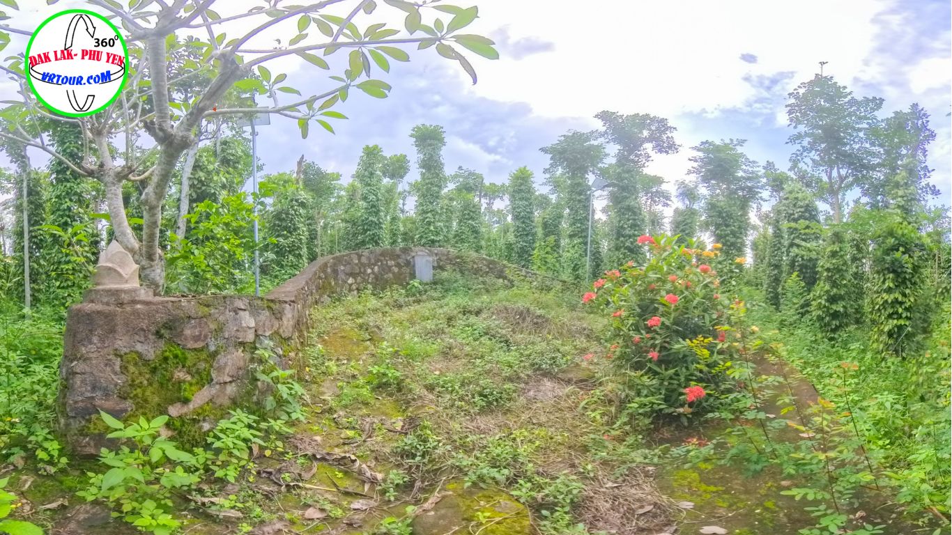 Di tích mộ bà Lê Thị Loan
